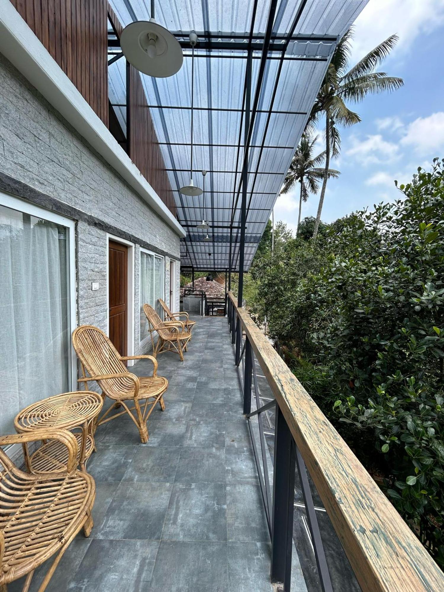 Kv By Halcyon Traveltech Apartment Anachal Exterior photo