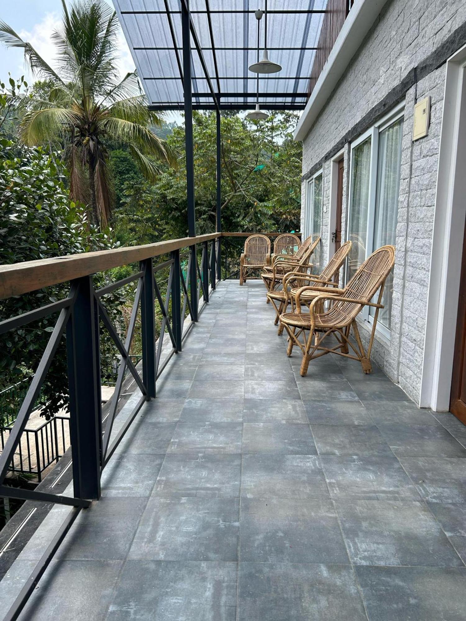 Kv By Halcyon Traveltech Apartment Anachal Exterior photo