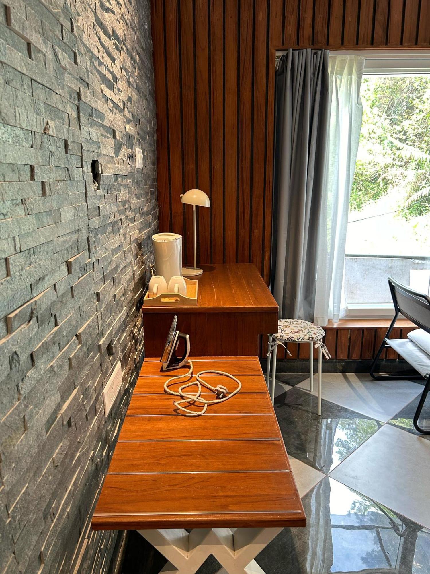 Kv By Halcyon Traveltech Apartment Anachal Exterior photo